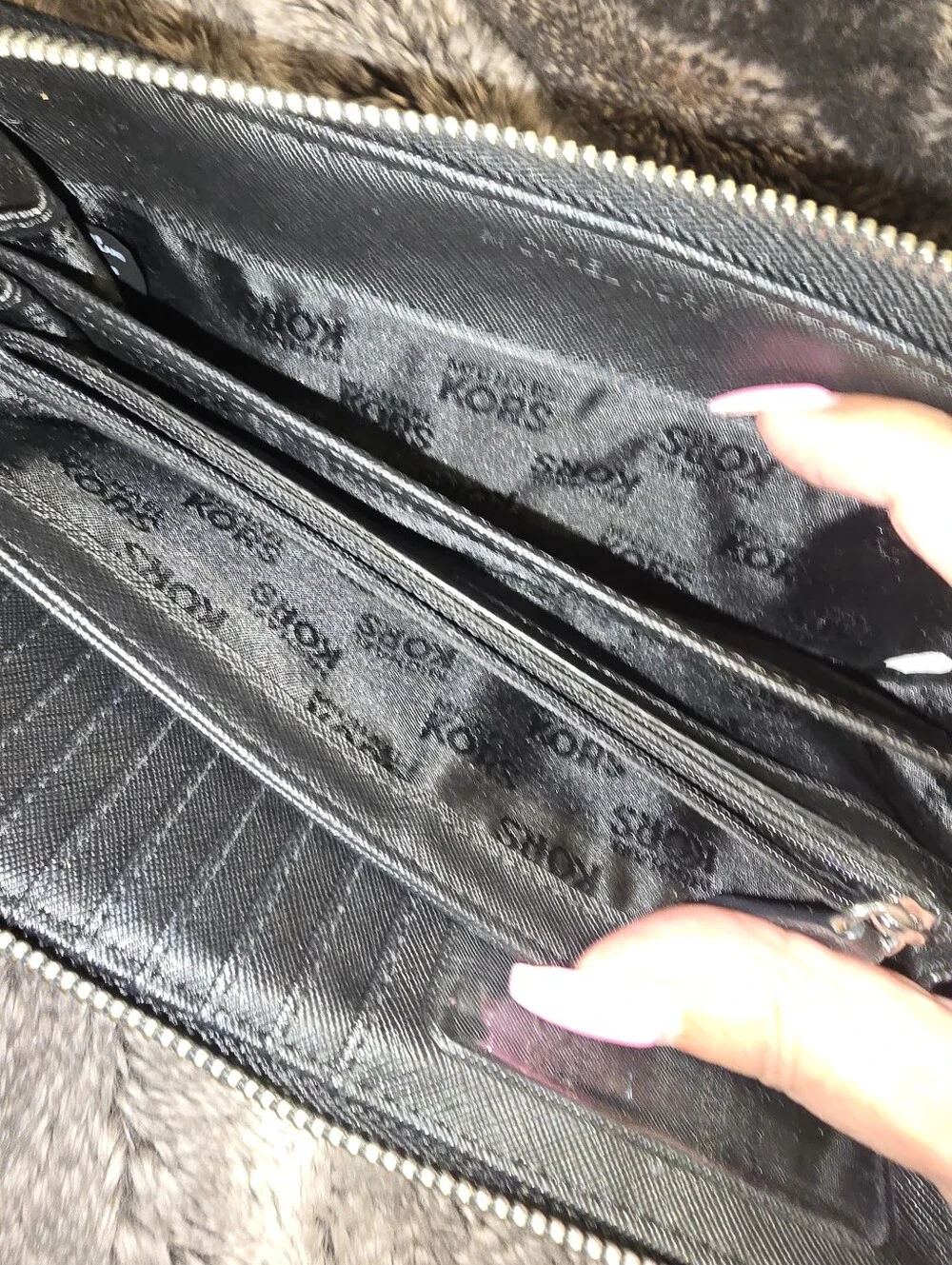 Michael Kors Large Zip Wallet Mk